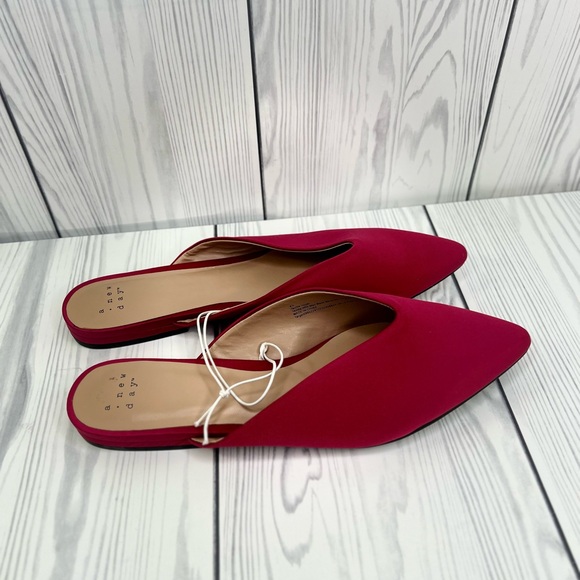 A New Day Pointed Toe Slippers - Picture 2 of 4